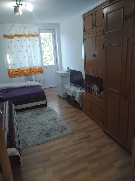 Inchiriez garsoniera zona Moroasa