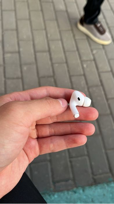 Продам левый наушник от airpods 1
