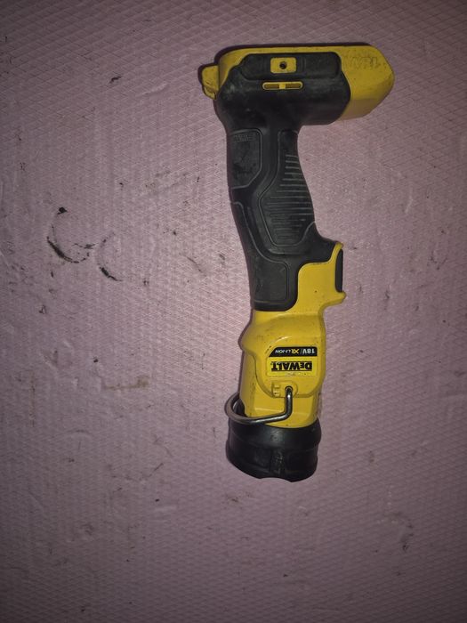 Lanterna DEWALT  18 V  DCL 040