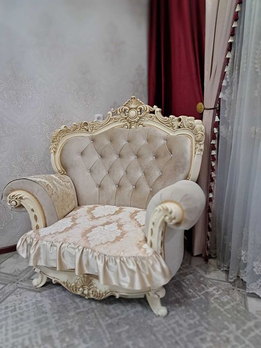 Продам  кресло элегантного дизайна