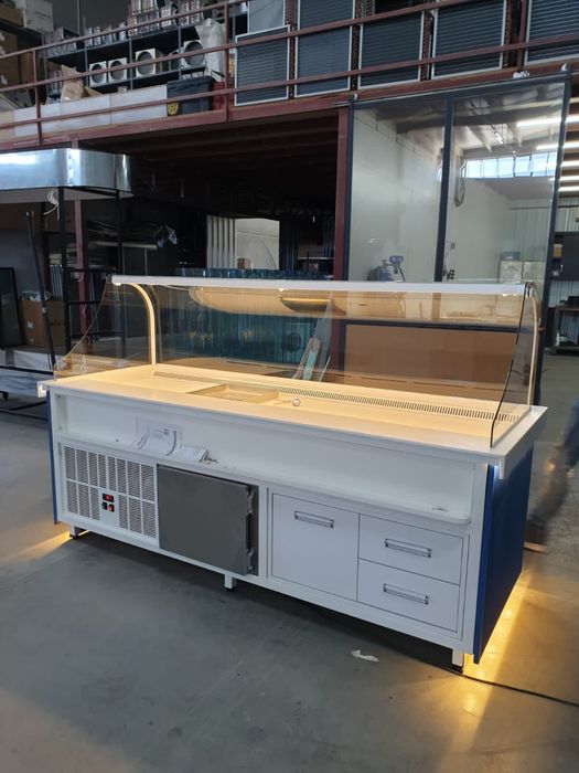 Продам витринный холодильник