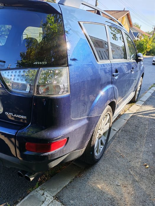 Mitsubishi Outlander 2.2 DI-D 4x4 Automat 2010, 7 locuri