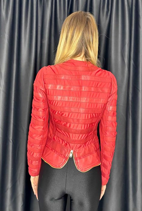 Geacă de piele roșie extra fina, accesorii aurii, mărimea S