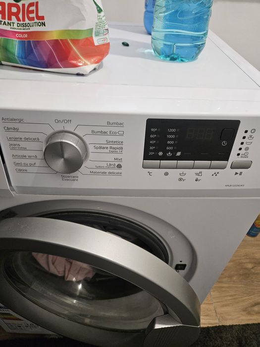 Vând mașină de spălat arctic