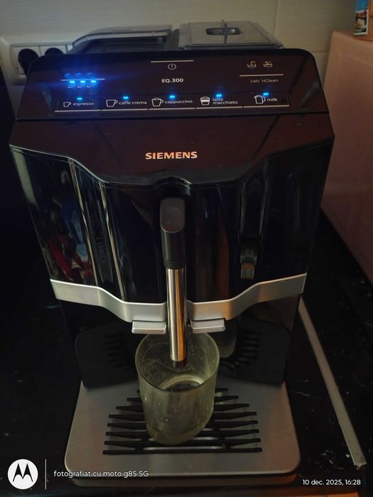 Expresor cafea Siemens EQ.300 in perfecta stare de functionare.