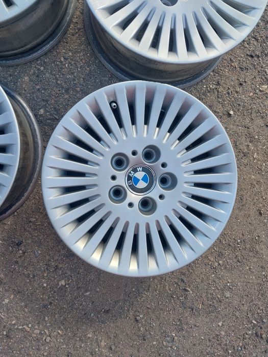 Диски R15 на BMW оригинал. Вылет ЕТ25.