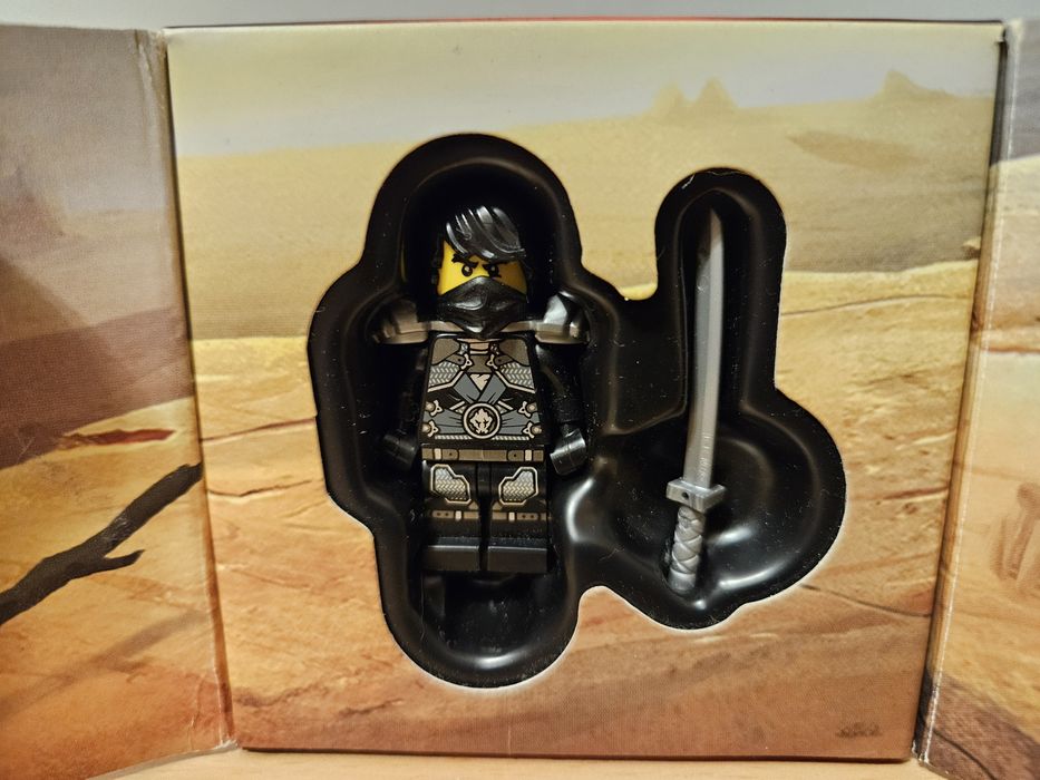 Lego ninjago 5004393 минифигурка cole stone armour
Изпращам със спиди или еконт,