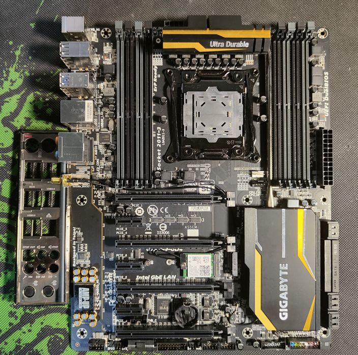 Материнская плата Gigabyte X99-UD4