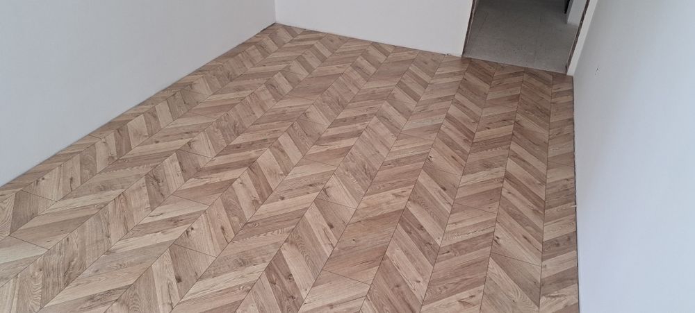 Монтаж на Ламиниран паркет и CUBU  первази