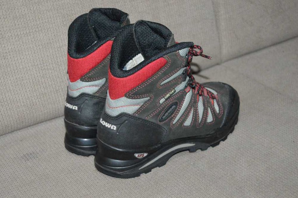 Ghete Munte Lowa Khumbu TC GTX Ws Gore-Tex Marimea 37.5 (24.1 cm)