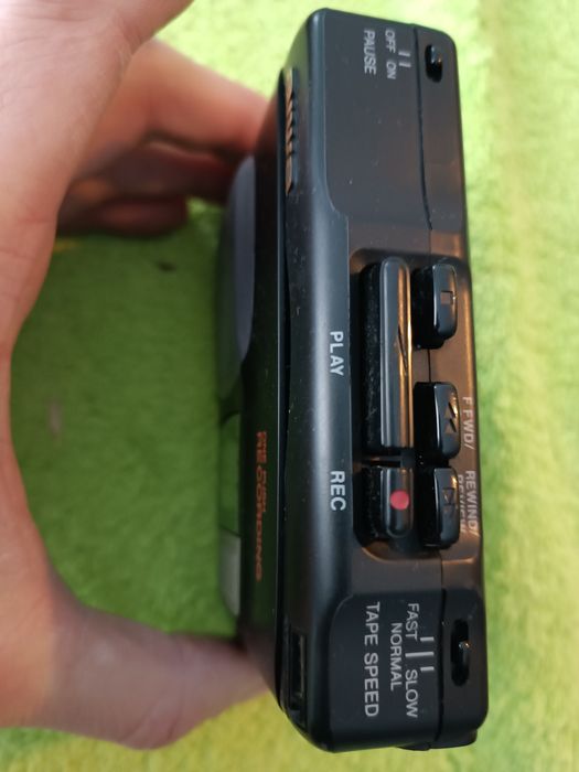 Reportofon Aiwa cu difuzor incorporat