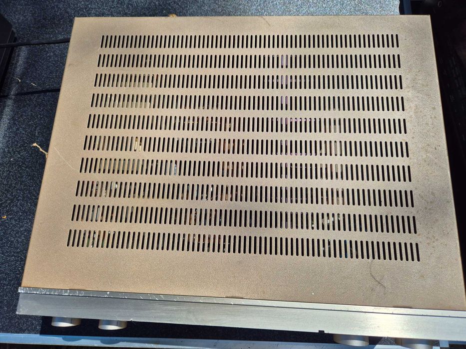 Усилвател Marantz PM 64