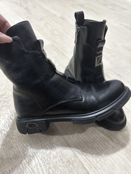 Продам ботиночки женские