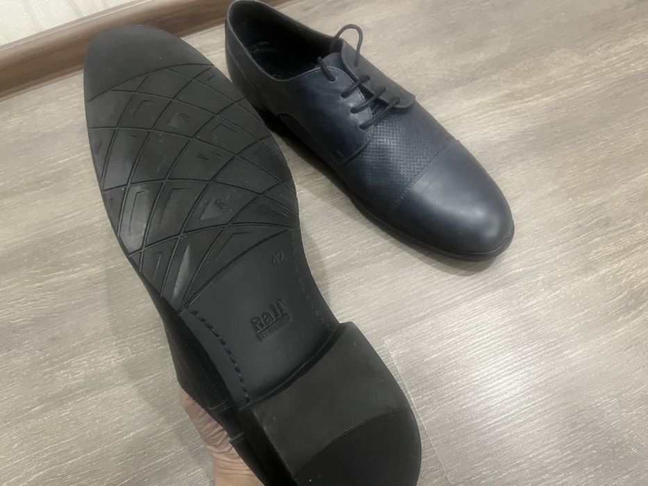 Продаются мужские туфли