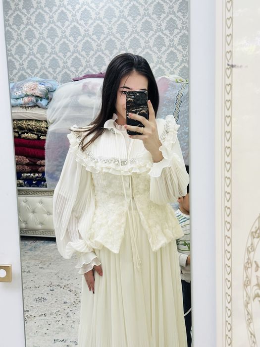 Элегантное платье в пол молочного цвета
