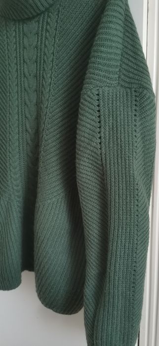 Pulover foarte frumos verde marca Guess mărime 42