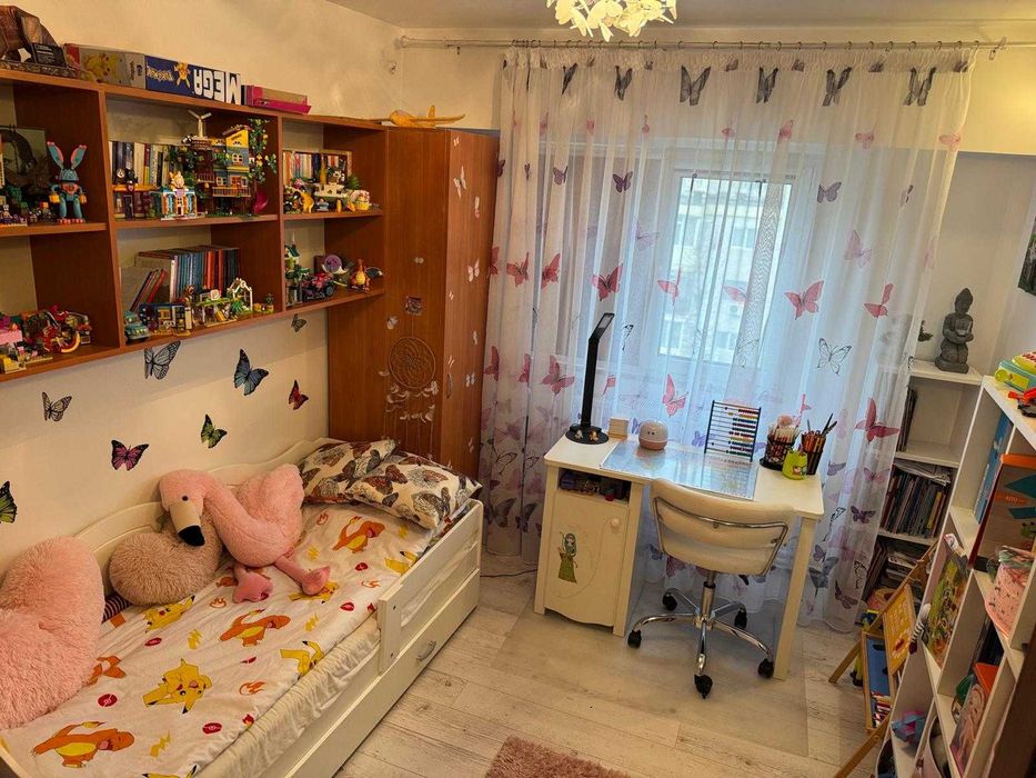 Vand apartament 3 camere Mangalia