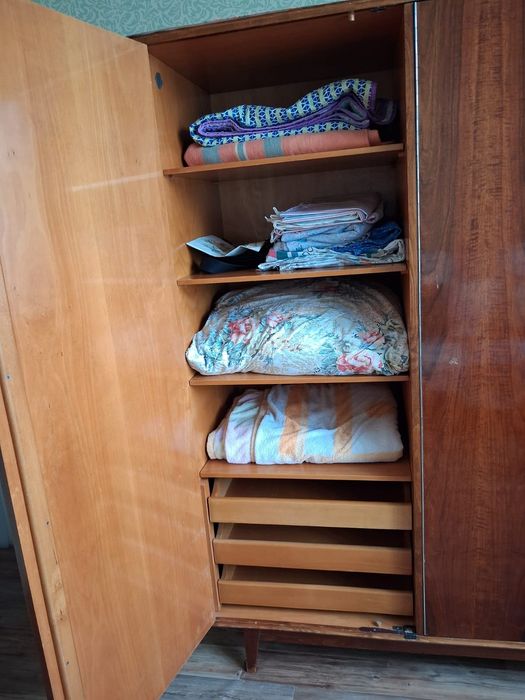 Продам старый немецкий шифоньер.