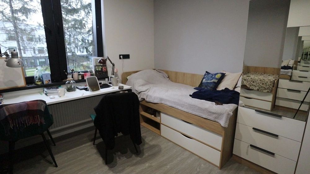 Продается однокомнатная квартира в  Сергелях бывшее общежитие