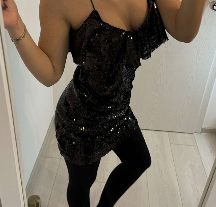 Rochie mini neagra cu paiete