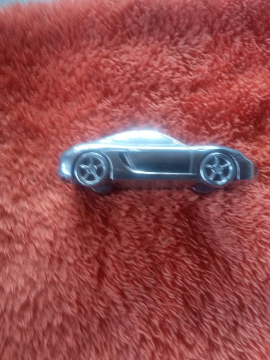 Продам сувенирную.машину.