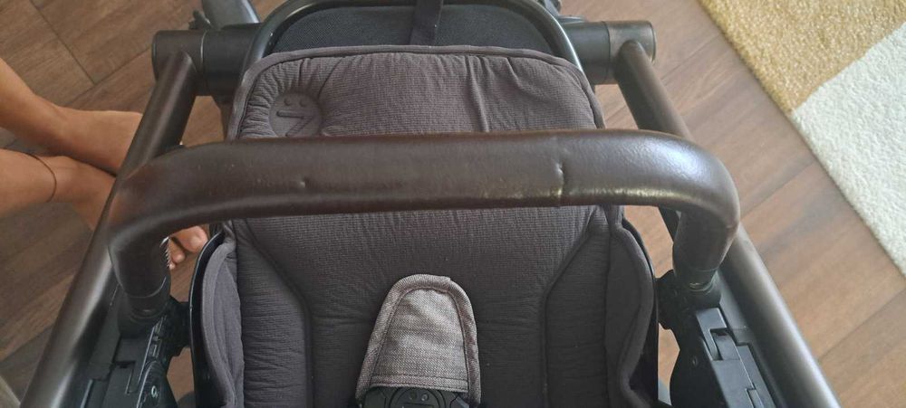 Бебешка количка със зимен и летен кош.