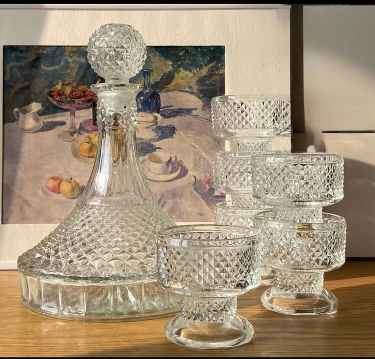 Продаётся  богемское стекло , набор для виски и напитков.