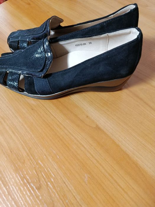 Продам женскую обувь