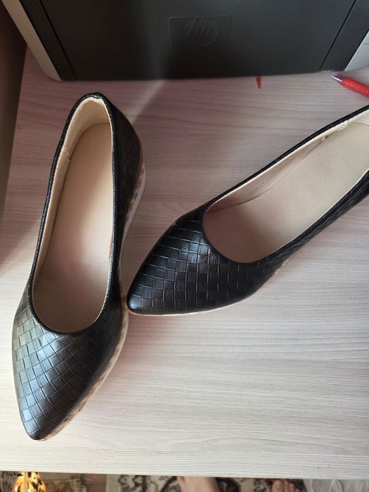 Продам балетки очень красивые,лёгкие.