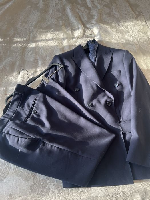 Костюм с брюками и гластуком