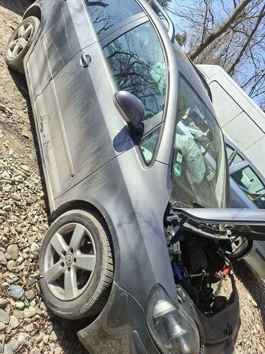 Dezmembrez VW Golf 5 Plus 1.9 TDI (motor BLS). Piese disponibile în s