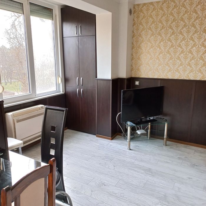 Дава се под наем Двустаен апартамент в Бургас, Център - 76 кв.м за 561 € - Снимка #1