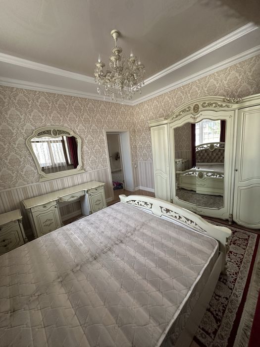 Полный комплект спальной мебели