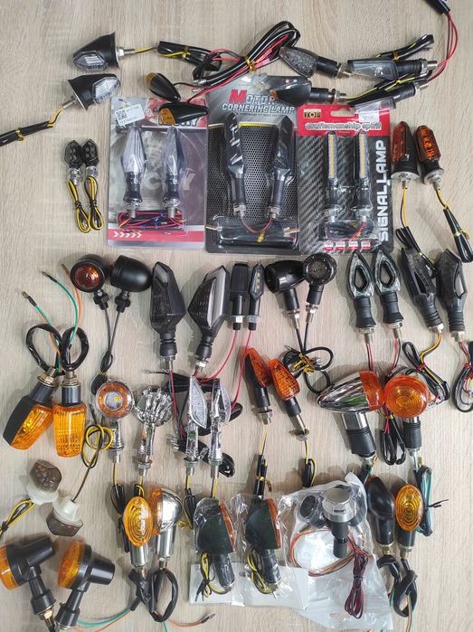 Мото мигачи и стопове универсални 10€ -20€.