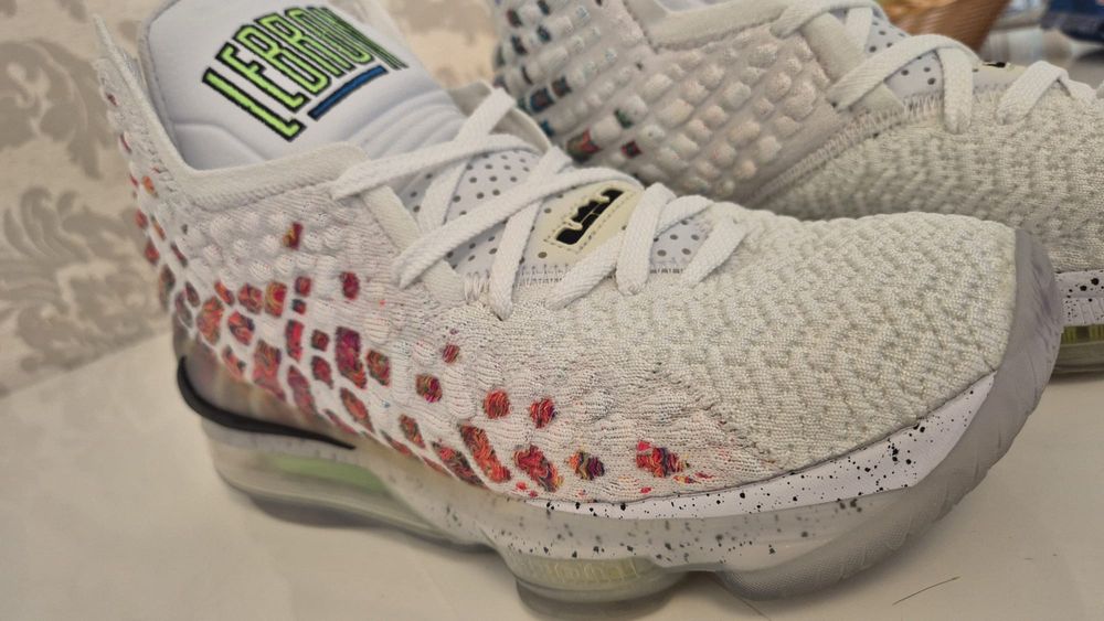 Nike LeBron 17, cod BQ3177-100,  mărimea 41.