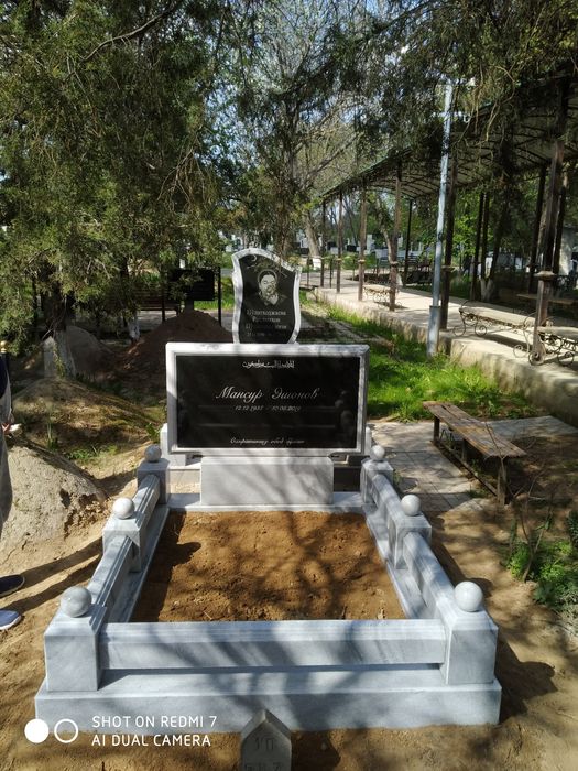 Памятники. Qabr toshlari uchun buyurmalar qabul qilamiz.