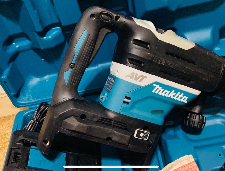 Makita rotopercutor DHR 400