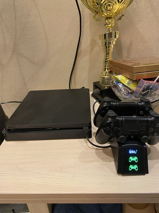 Play Station 4 Slim, 1 TB