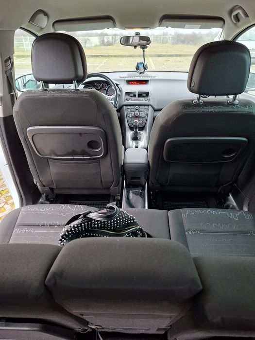 Продавам Опел Мерива