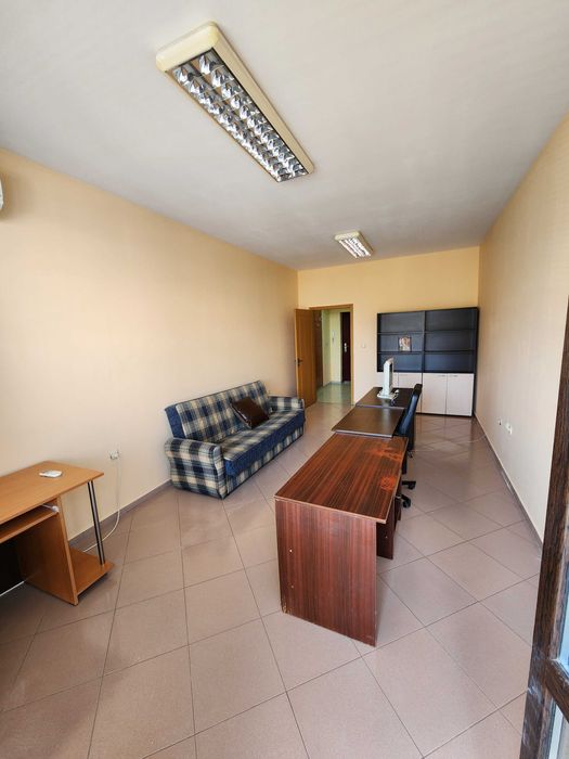 Дава се под наем Офис в Асеновград - 35 кв.м за 153 € - Снимка #2