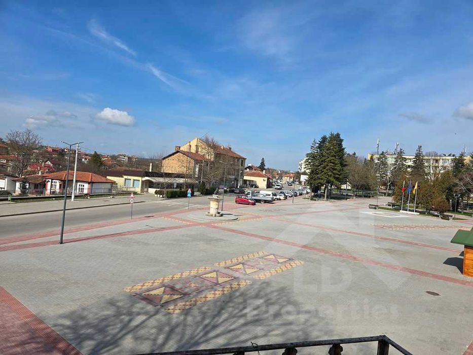 Двуетажна къща в центъра на гр.Вълчи дол