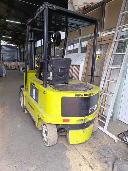 Motostivuitor Clark EM30, 3 tone