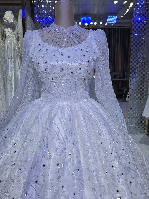 Келин куйлаклар сотилади. Яхши холатда куп кийилмаган. Арзон нархларда