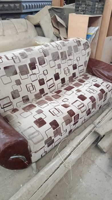 Диван диванчик старенький