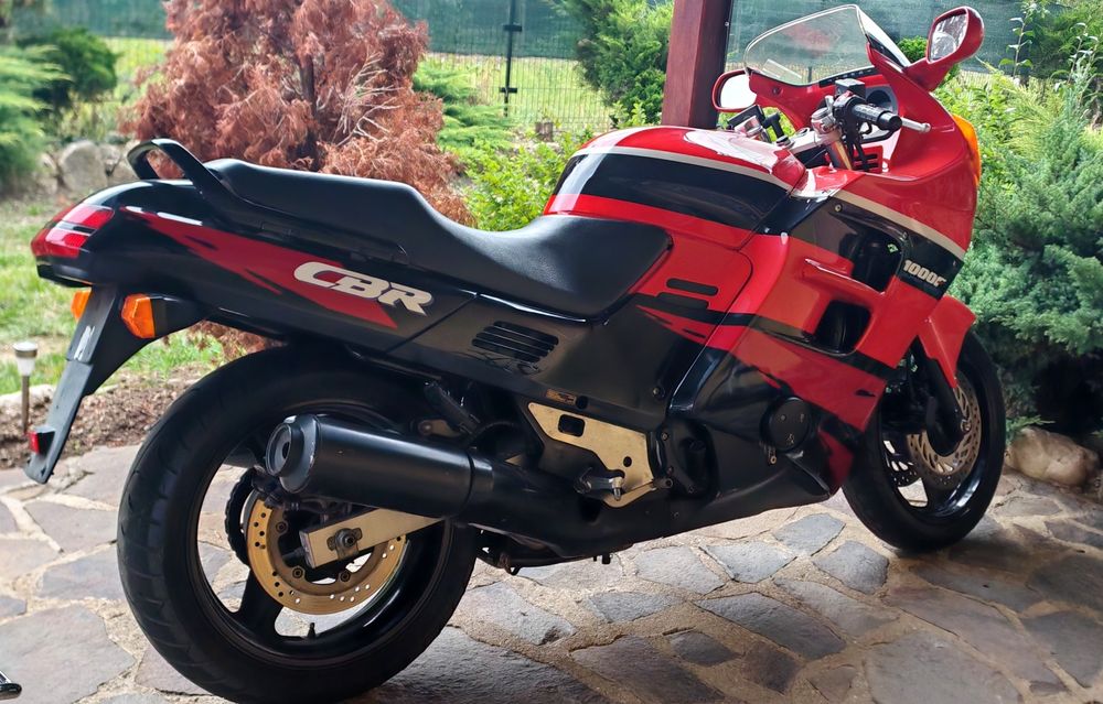 Honda cbr 1000 F sc24
