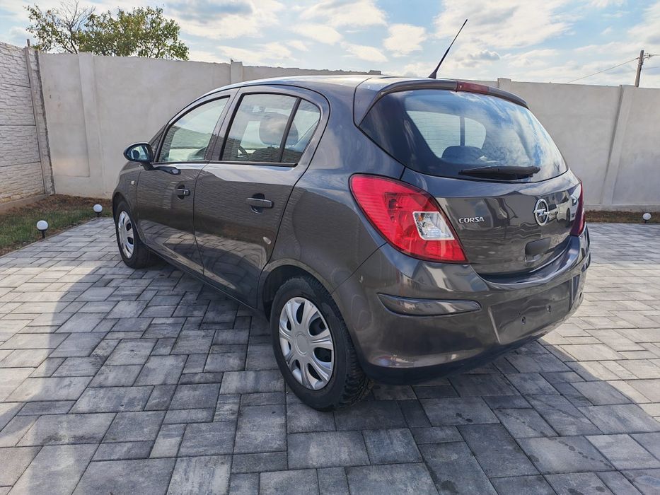 Opel corsa D facelift 1.2 benzina