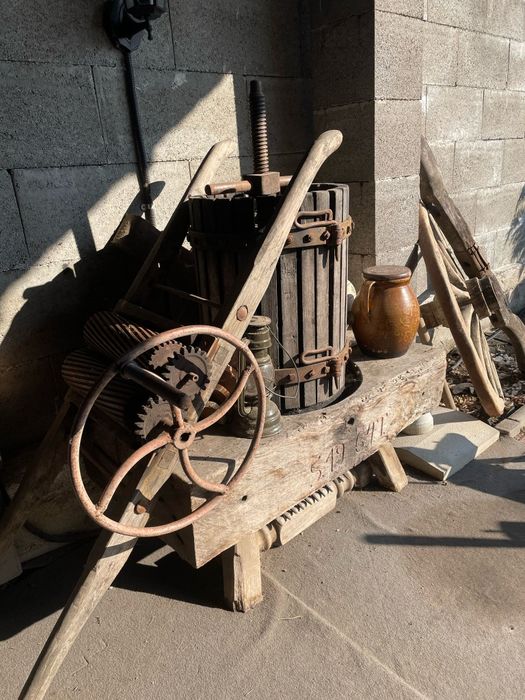 Vând presa struguri