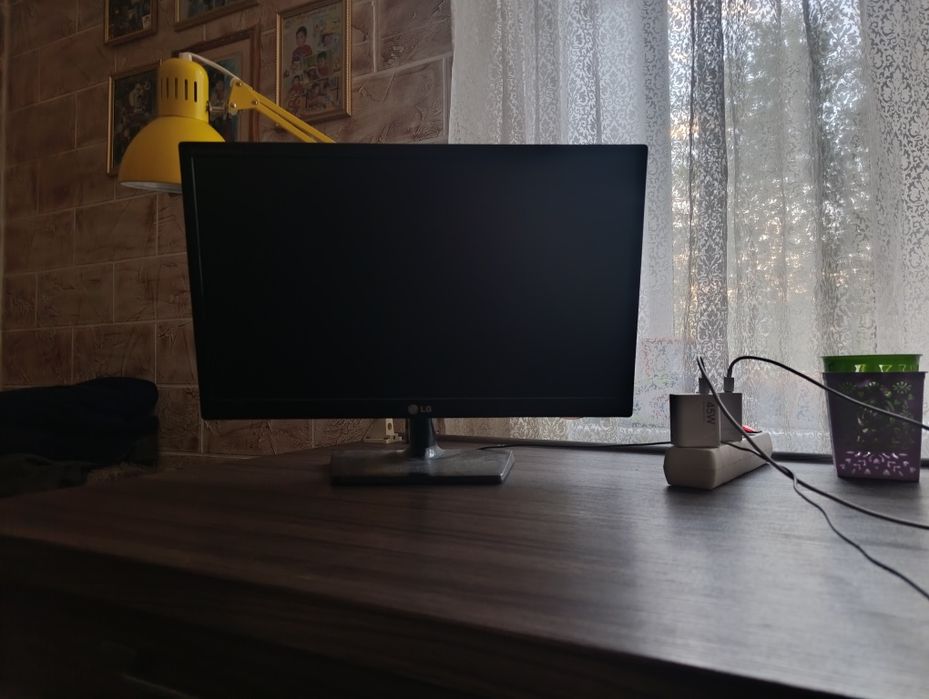 Монитор LG Flatron E2242С