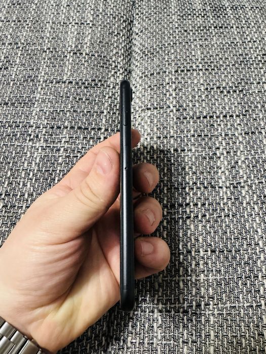 Iphone 7 negru 32 gb cu baterei 98% super