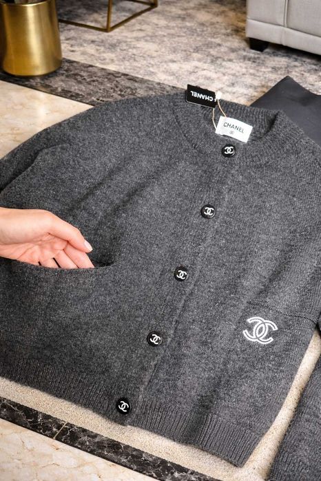сива жилетка плетена шанел chanel блуза зимна есенна горница копчета